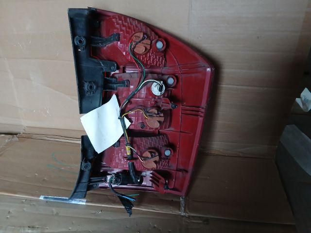 bontott KIA CARENS Bal Hátsó Lámpa