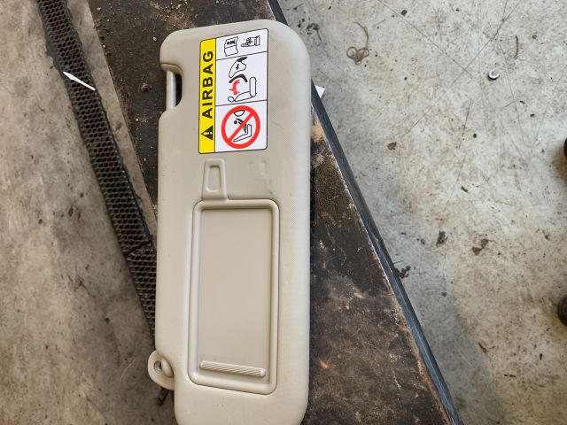 bontott KIA CARENS Bal Napellenző