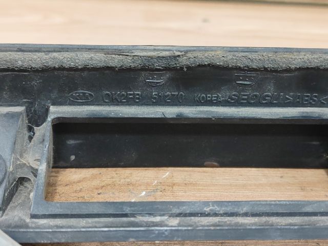 bontott KIA CARENS Csomagtérajtó Díszléc