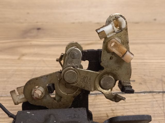 bontott KIA CARENS Csomagtérajtó Zárszerkezet