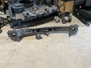 bontott KIA CARENS Első Lökhárító Merevítő (Fém)