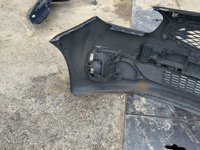 bontott KIA CARENS Első Lökhárító (Részeivel)