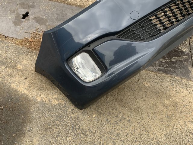 bontott KIA CARENS Első Lökhárító (Részeivel)