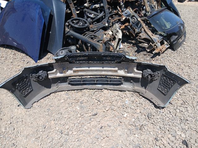 bontott KIA CARENS Első Lökhárító (Részeivel)