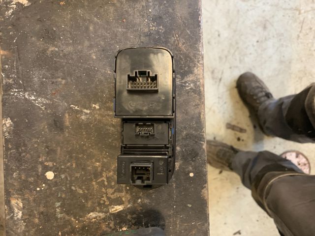 bontott KIA CARENS ESP Kapcsoló