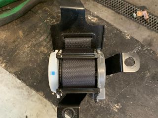 bontott KIA CARENS Hátsó középső Biztonsági Öv