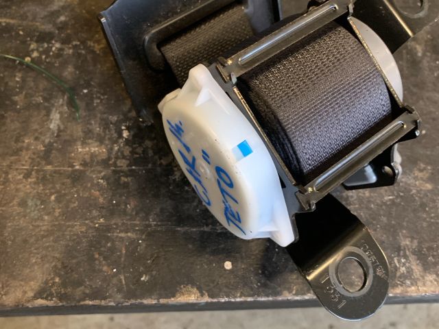 bontott KIA CARENS Hátsó középső Biztonsági Öv