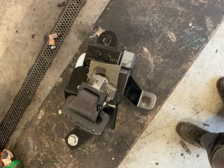 bontott KIA CARENS Hátsó középső Biztonsági Öv