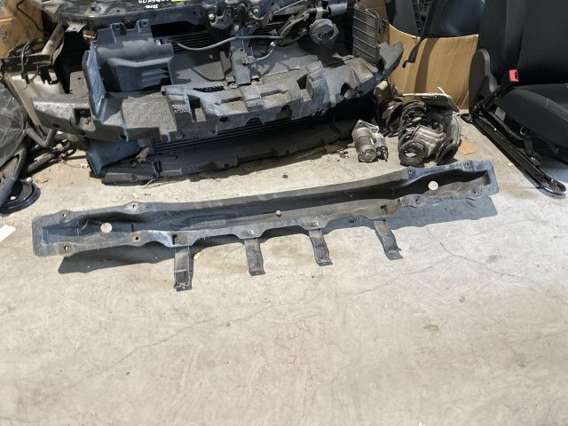 bontott KIA CARENS Hátsó Lökhárító Merevítő (Fém)