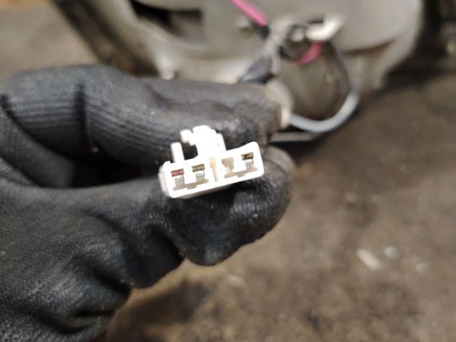 bontott KIA CARENS Jobb Belső Hátsó Lámpa