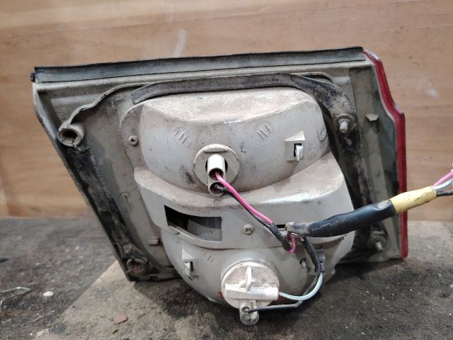 bontott KIA CARENS Jobb Belső Hátsó Lámpa