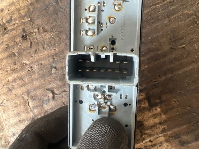 bontott KIA CARENS Jobb első Ablakemelő Kapcsoló