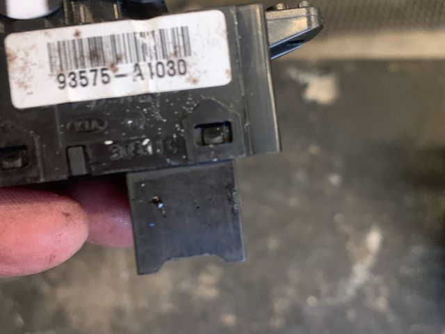 bontott KIA CARENS Jobb első Ablakemelő Kapcsoló