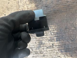 bontott KIA CARENS Jobb első Ablakemelő Kapcsoló