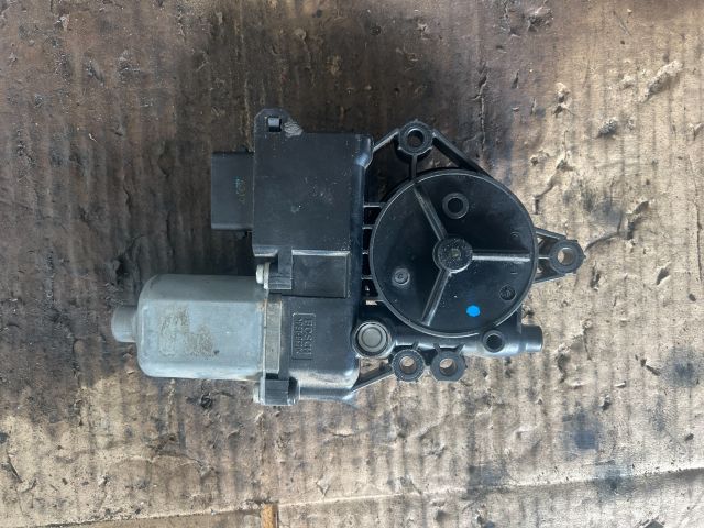 bontott KIA CARENS Jobb első Ablakemelő Motor