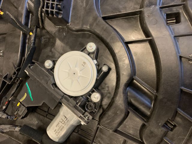 bontott KIA CARENS Jobb első Ablakemelő Szerkezet (Elektromos)