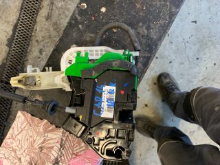 bontott KIA CARENS Jobb első Ajtózár