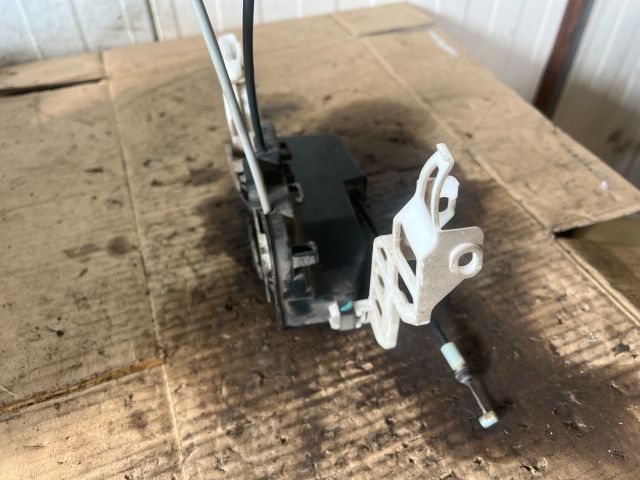 bontott KIA CARENS Jobb első Ajtózár