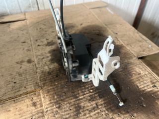 bontott KIA CARENS Jobb első Ajtózár