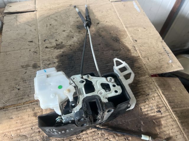 bontott KIA CARENS Jobb első Ajtózár