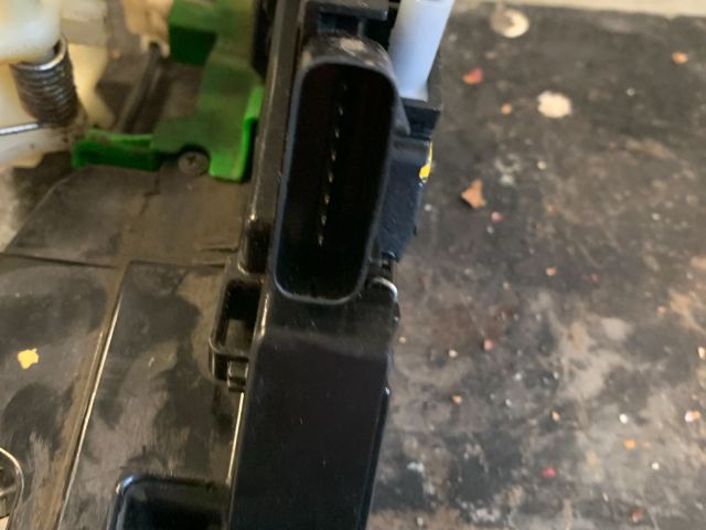 bontott KIA CARENS Jobb első Ajtózár