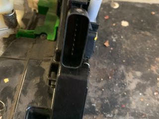 bontott KIA CARENS Jobb első Ajtózár