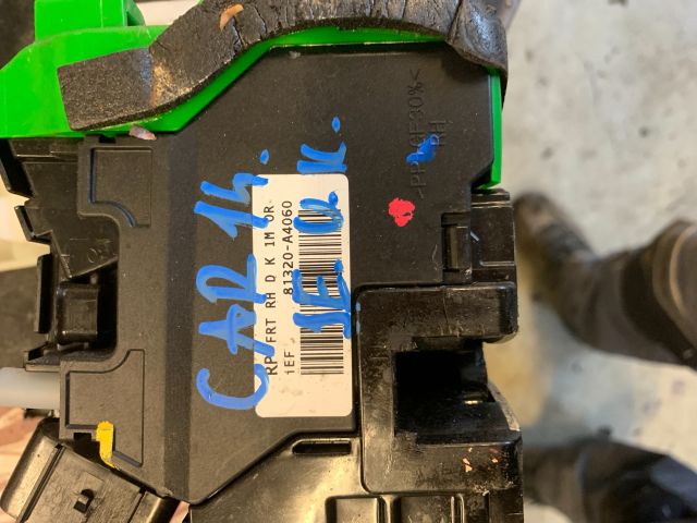 bontott KIA CARENS Jobb első Ajtózár