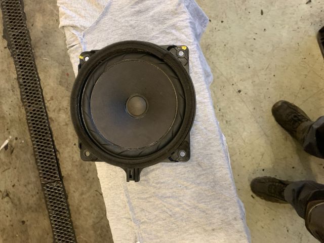 bontott KIA CARENS Jobb első Hangszóró