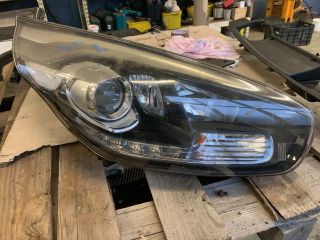 bontott KIA CARENS Jobb Fényszóró