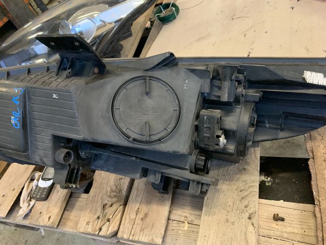 bontott KIA CARENS Jobb Fényszóró