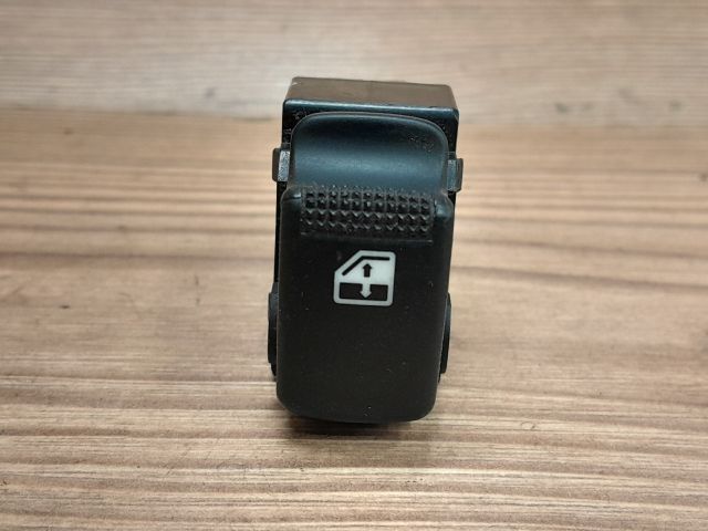 bontott KIA CARENS Jobb hátsó Ablakemelő Kapcsoló