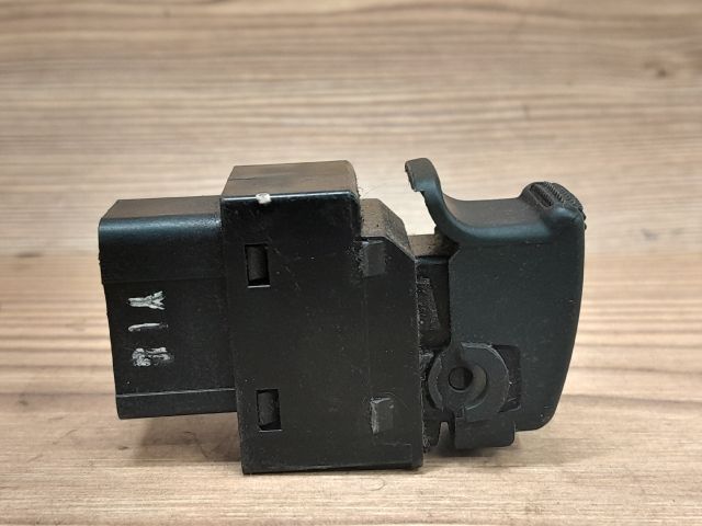 bontott KIA CARENS Jobb hátsó Ablakemelő Kapcsoló