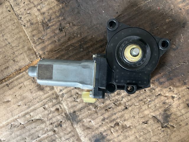 bontott KIA CARENS Jobb hátsó Ablakemelő Motor