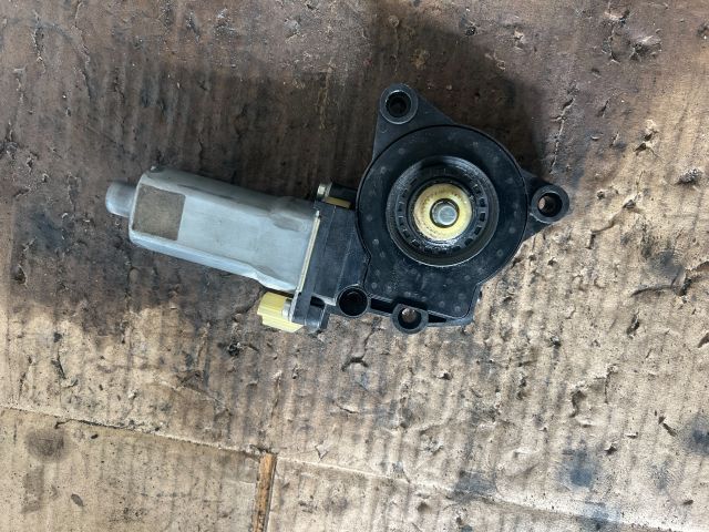 bontott KIA CARENS Jobb hátsó Ablakemelő Motor