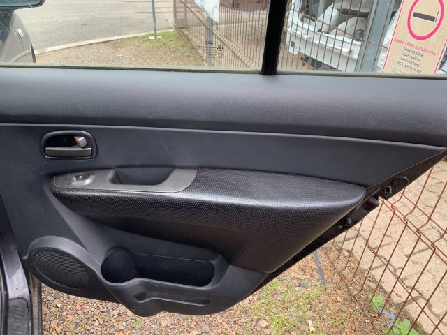 bontott KIA CARENS Jobb hátsó Ajtó Kárpit