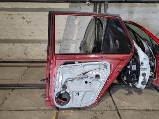 bontott KIA CARENS Jobb hátsó Ajtó (Részeivel)