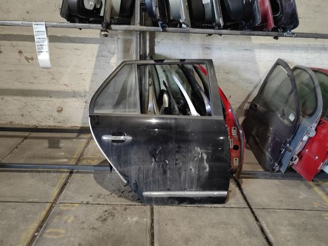 bontott KIA CARENS Jobb hátsó Ajtó (Részeivel)