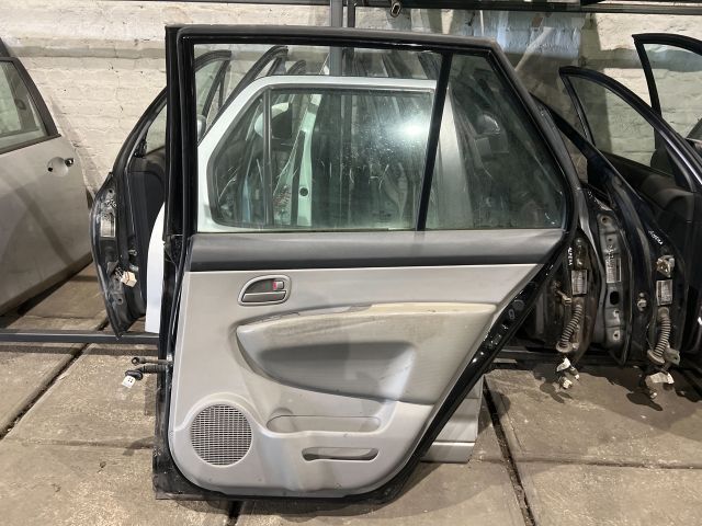 bontott KIA CARENS Jobb hátsó Ajtó (Részeivel)