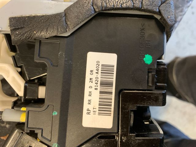 bontott KIA CARENS Jobb hátsó Ajtózár