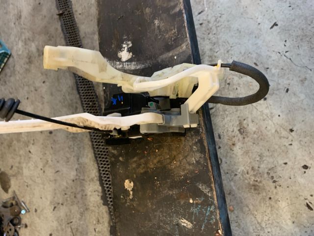 bontott KIA CARENS Jobb hátsó Ajtózár