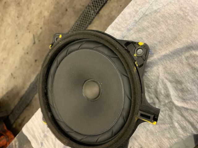 bontott KIA CARENS Jobb hátsó Hangszóró