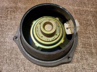 bontott KIA CARENS Jobb hátsó Hangszóró