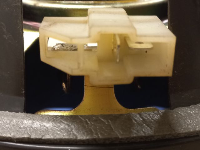 bontott KIA CARENS Jobb hátsó Hangszóró