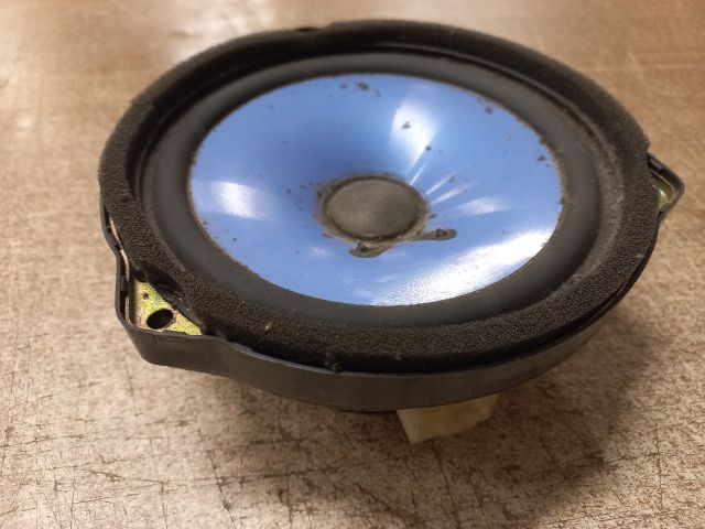 bontott KIA CARENS Jobb hátsó Hangszóró