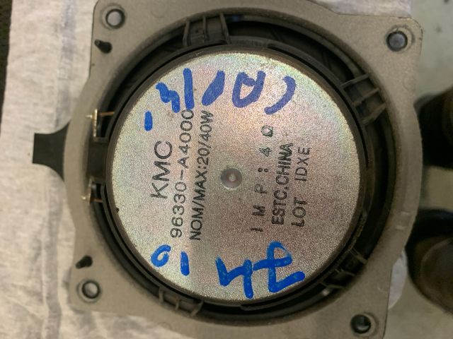 bontott KIA CARENS Jobb hátsó Hangszóró