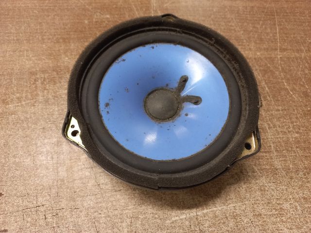 bontott KIA CARENS Jobb hátsó Hangszóró