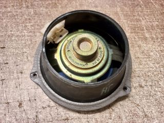 bontott KIA CARENS Jobb hátsó Hangszóró