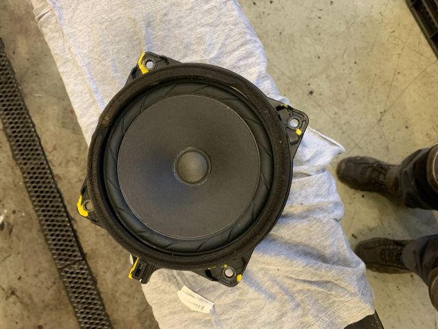 bontott KIA CARENS Jobb hátsó Hangszóró