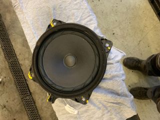 bontott KIA CARENS Jobb hátsó Hangszóró