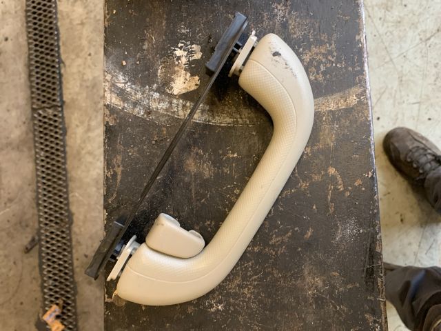 bontott KIA CARENS Jobb hátsó Kapaszkodó (Felső)